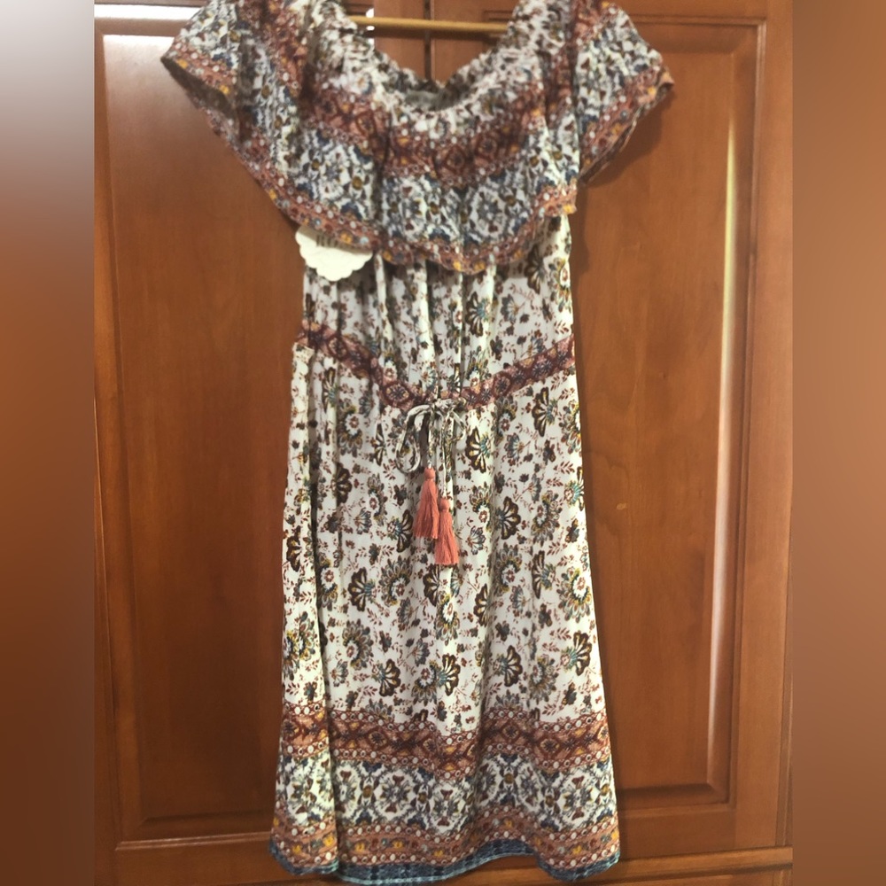 Knox Rose Cream Flowery Dress Size XS NWT
